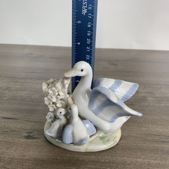 K's Collection Vintage Duck with Ducklings Porcelain Figurine Blue and White - Picture 5 of 10
